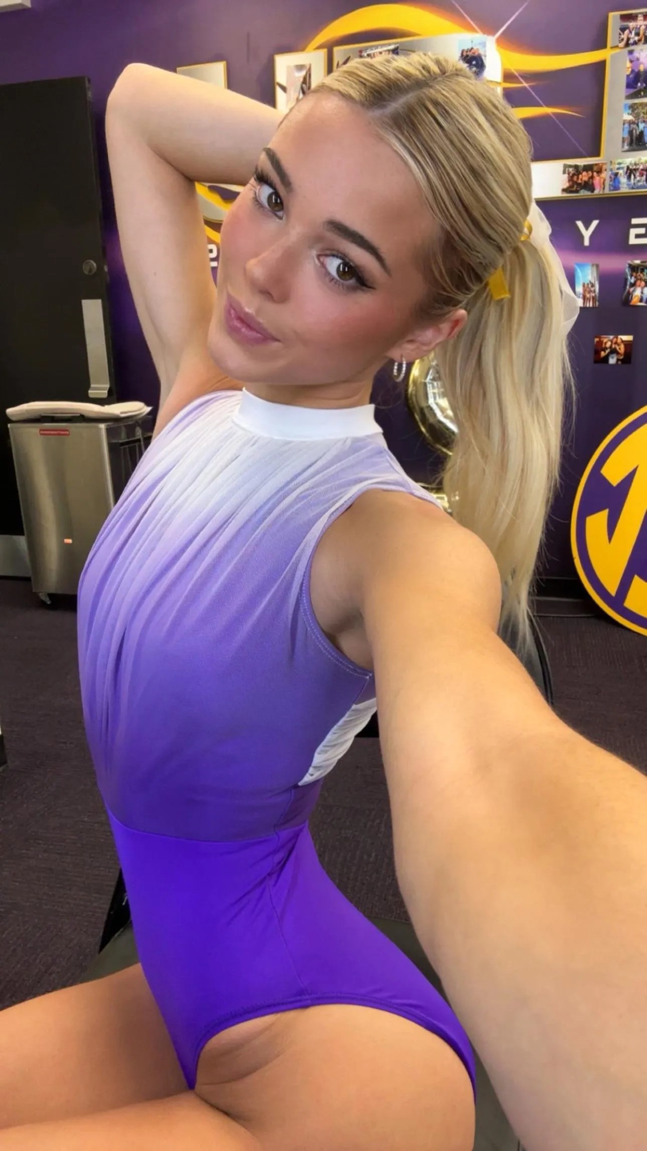 Locker room selfie | Ig story March 2025