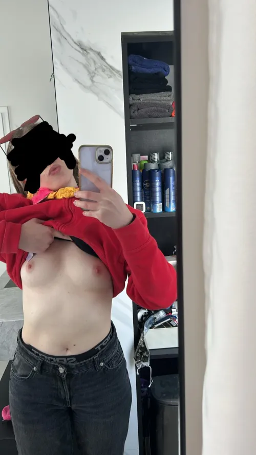 Looking for fellow girls and couples