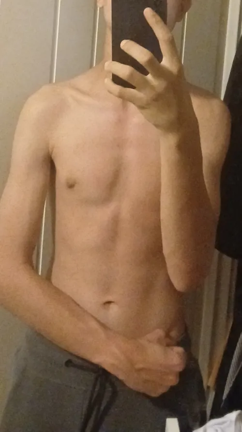 (M) 18, Insanely horny, need a hookup or a sexting partner, hit me up