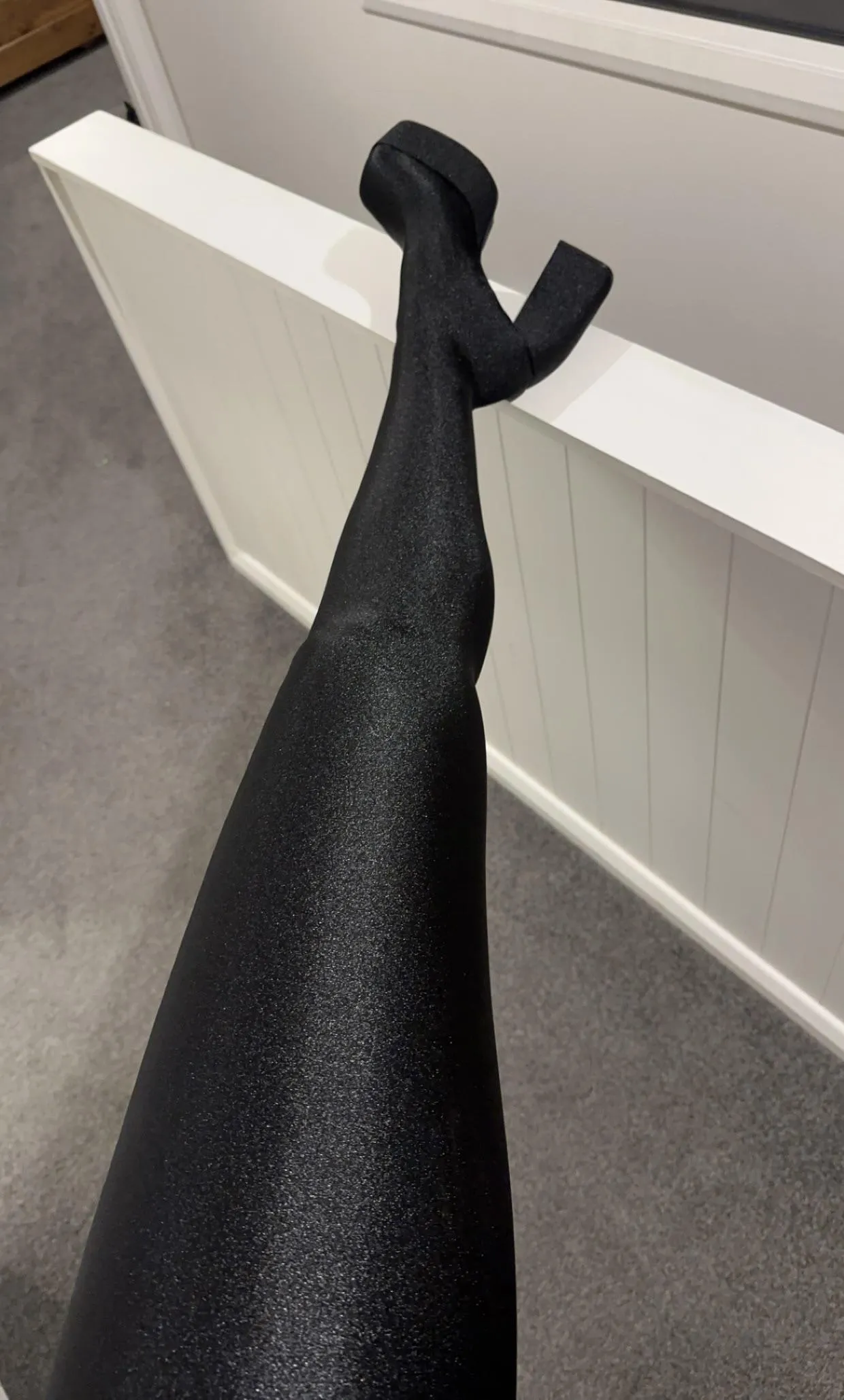 My 6’2 legs in these heel pants 🖤