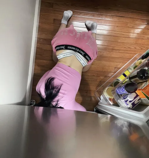 this is how i look while doing my house work btw. made ya melt!