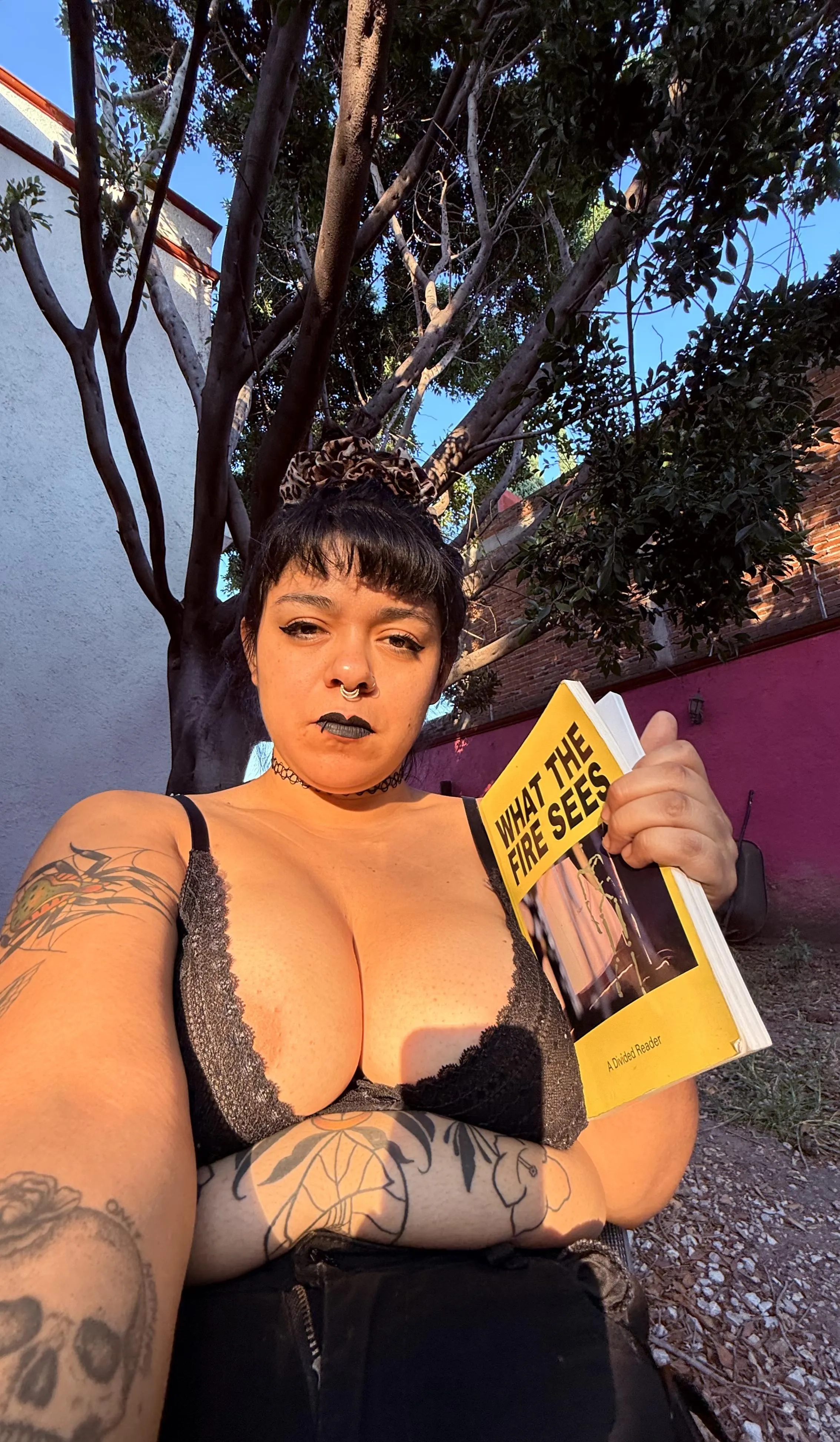 Would you able to read me with that thing willing to pop out? ✨