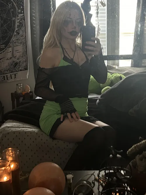 Am I late to clowntown? 👀🤡🗡️💣🪓🚬🔮🕳️🖼️🗝️🧴🎁🪄🎈🪅🪭🏮🎉🪩💌