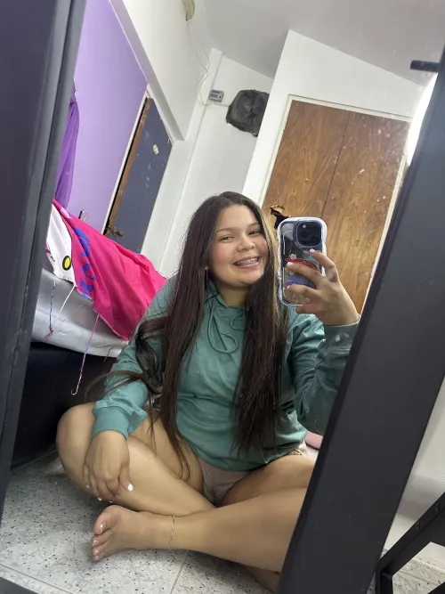 hiii good morning and here’s a cute selfie i took!