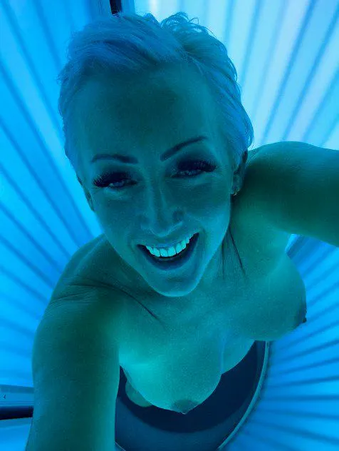 I love a little tongue action while we are having a tanning session