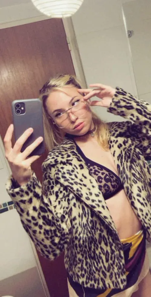 I make casual look like a statement 💕