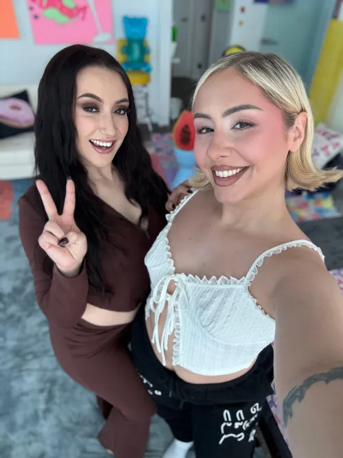 [OMGGGG, Tommy King and Mandy Muse on Mikes set]