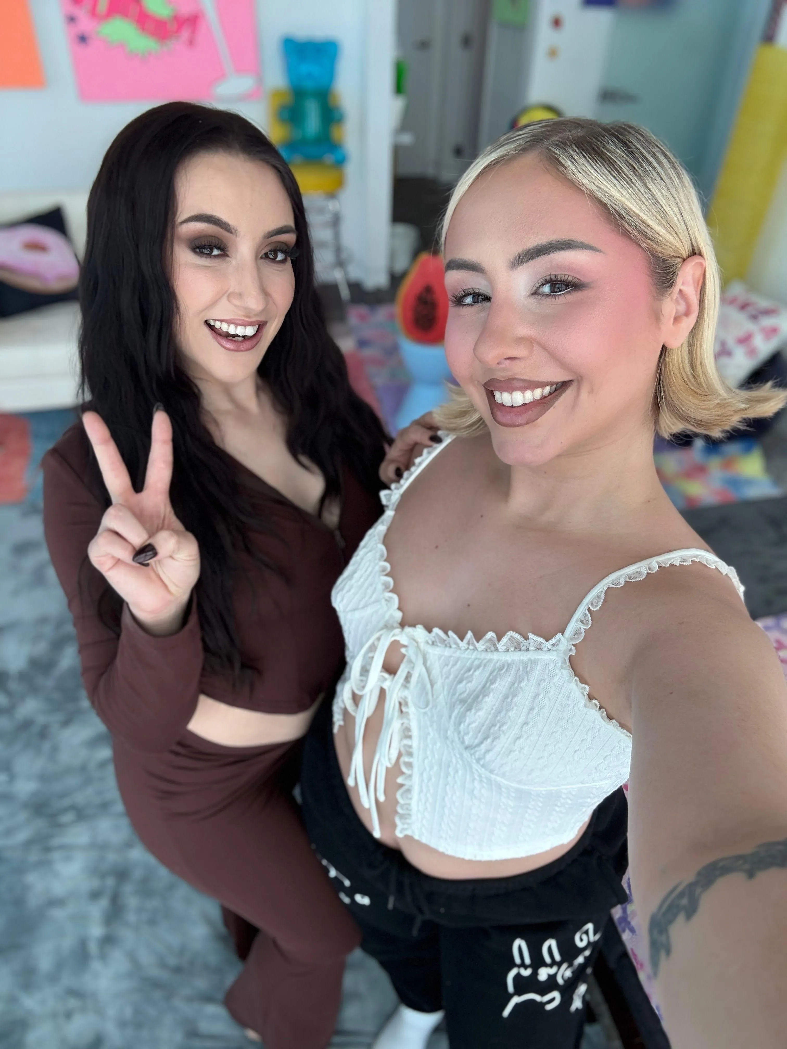 [OMGGGG, Tommy King and Mandy Muse on Mikes set]