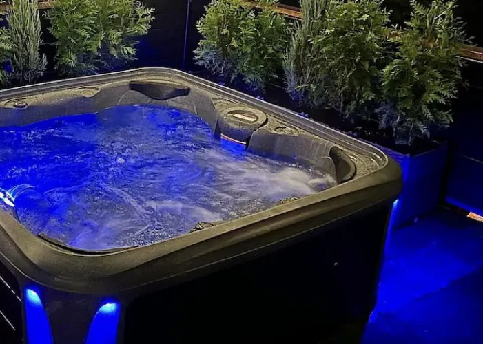 $traight guys hot tub