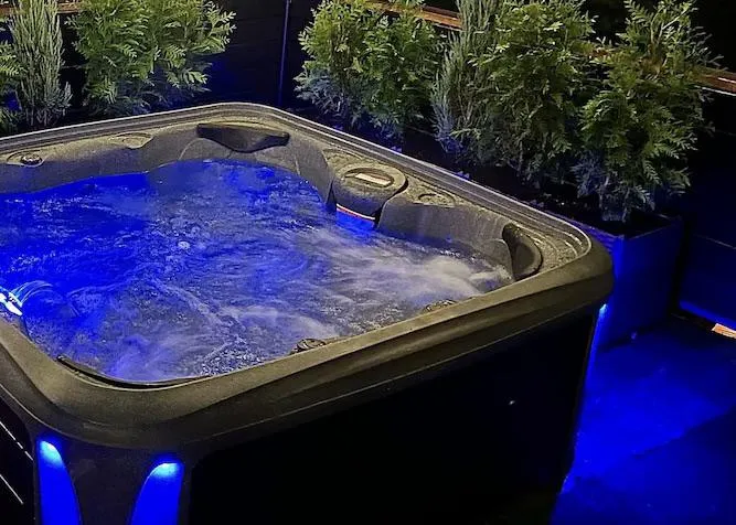 $traight guys hot tub