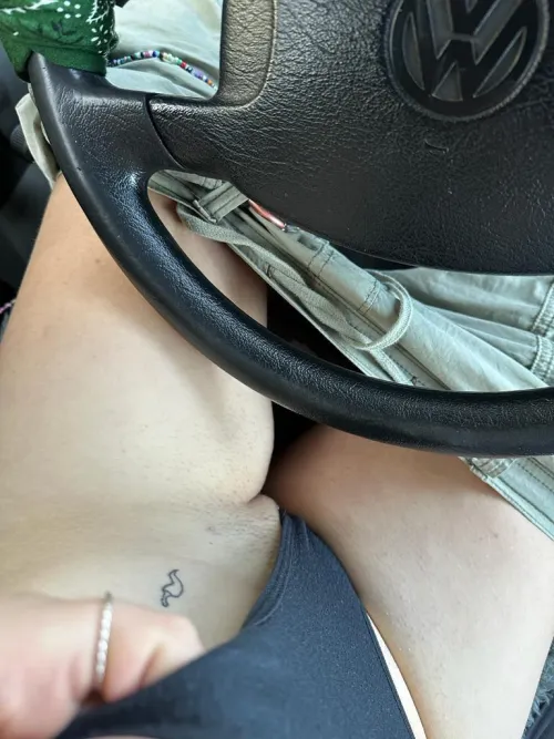 Wenn sich keiner bei mir meldet, muss ich es mir eben selbst im Bumsbus machen😏💦