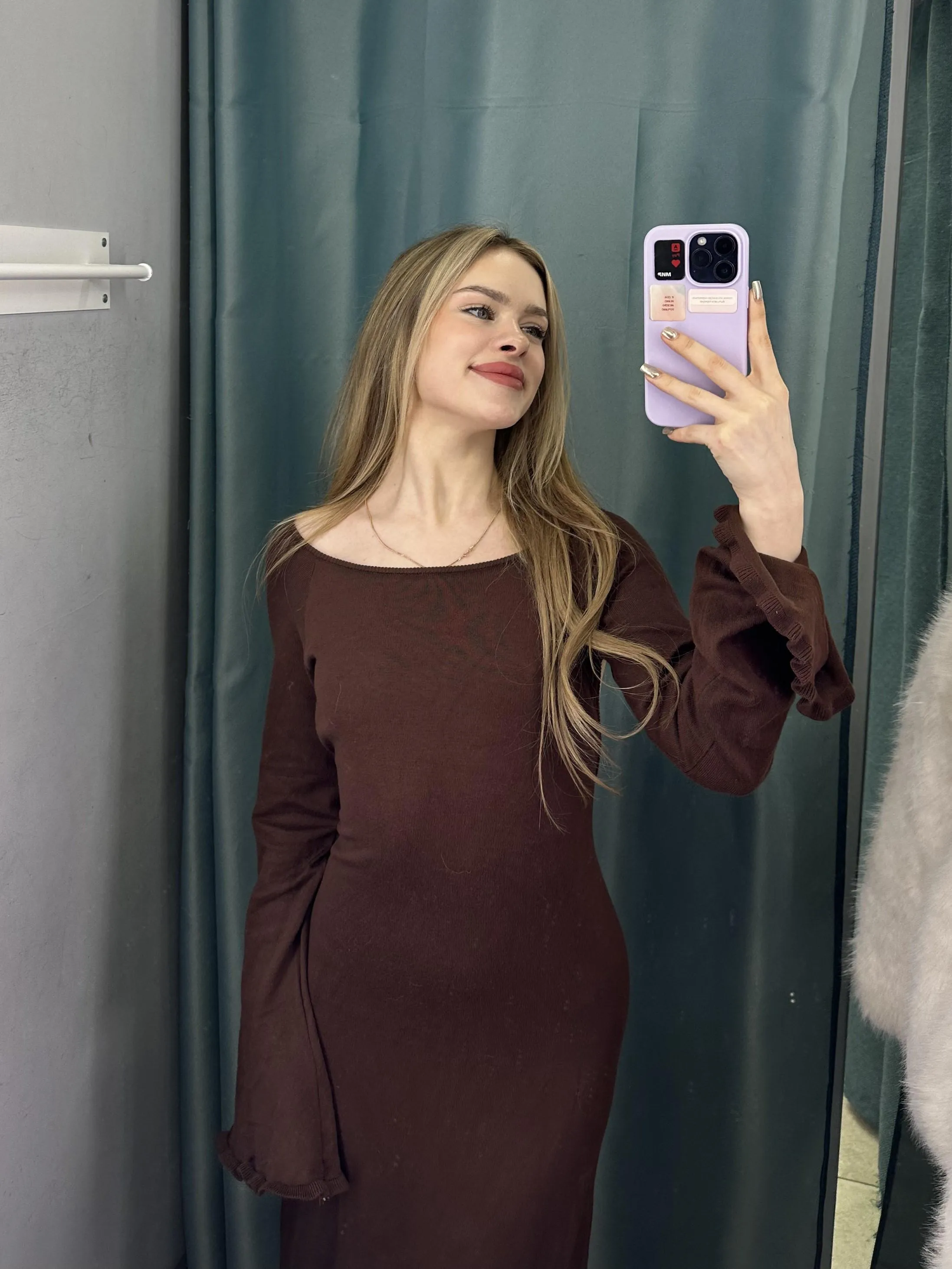 What color shoes should I wear with this tight dress