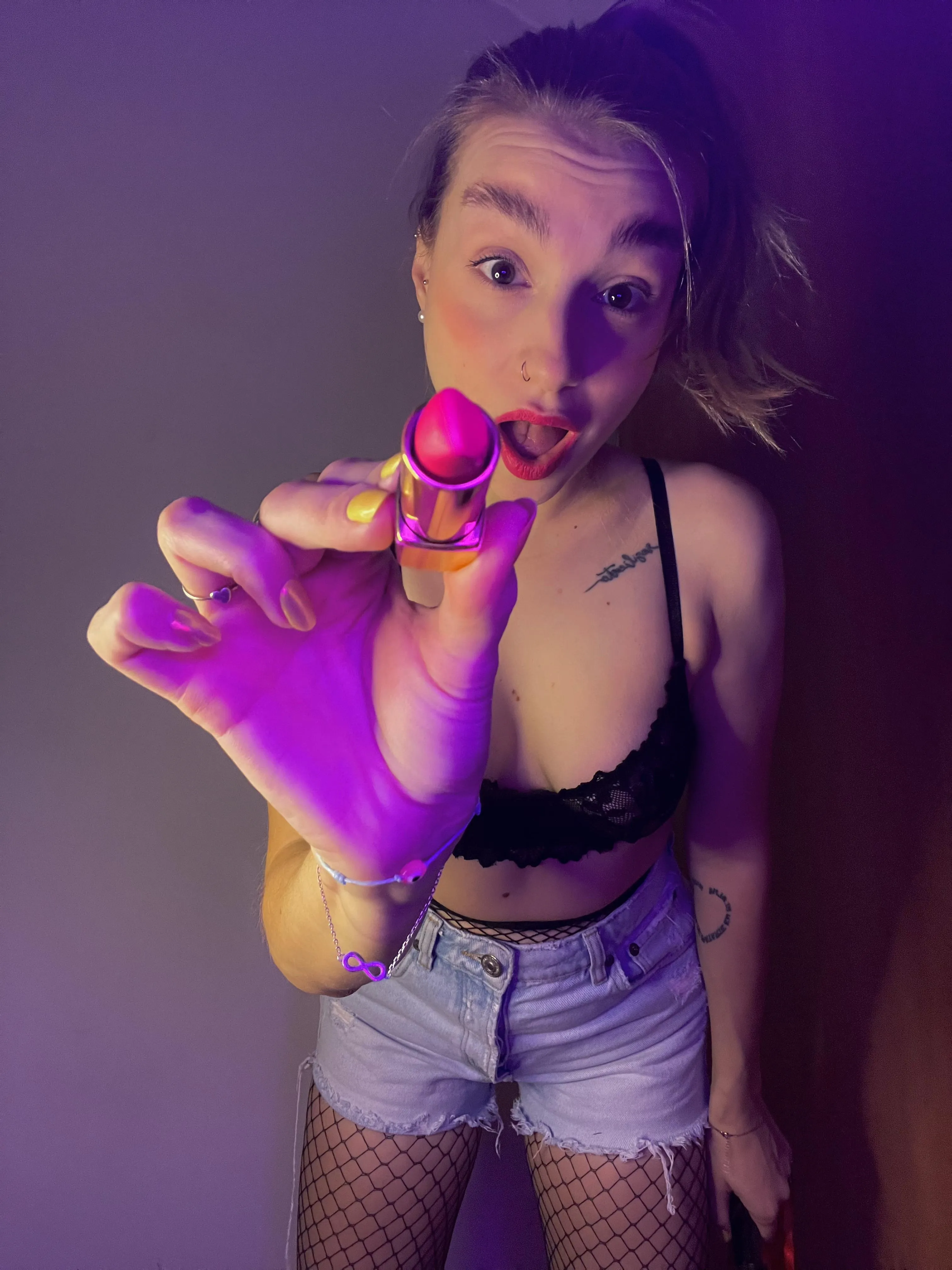 Do you like my lipstick? Do you want to use it?