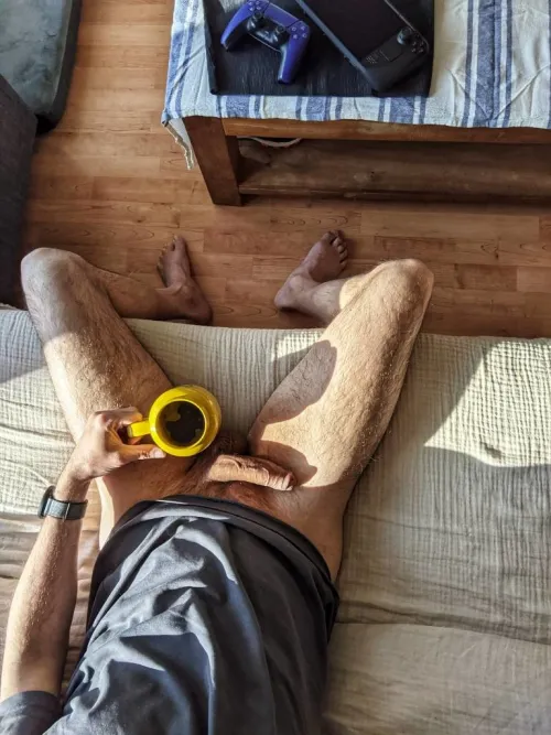 I do prefer with a drip of almond milk, but today I got a strong blank one to enjoy the warm winter sun 🌞