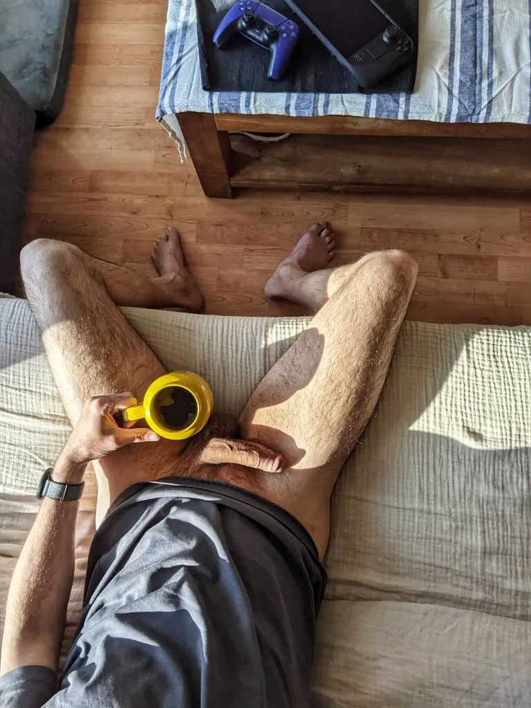 I do prefer with a drip of almond milk, but today I got a strong blank one to enjoy the warm winter sun 🌞