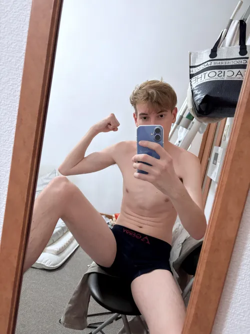 I’m the stereotypical twink 😆