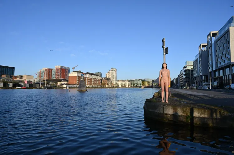 Imagine looking out your window at work and seeing this (f)