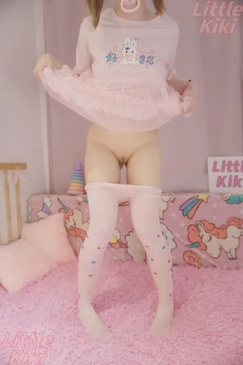 Jumping around without panties