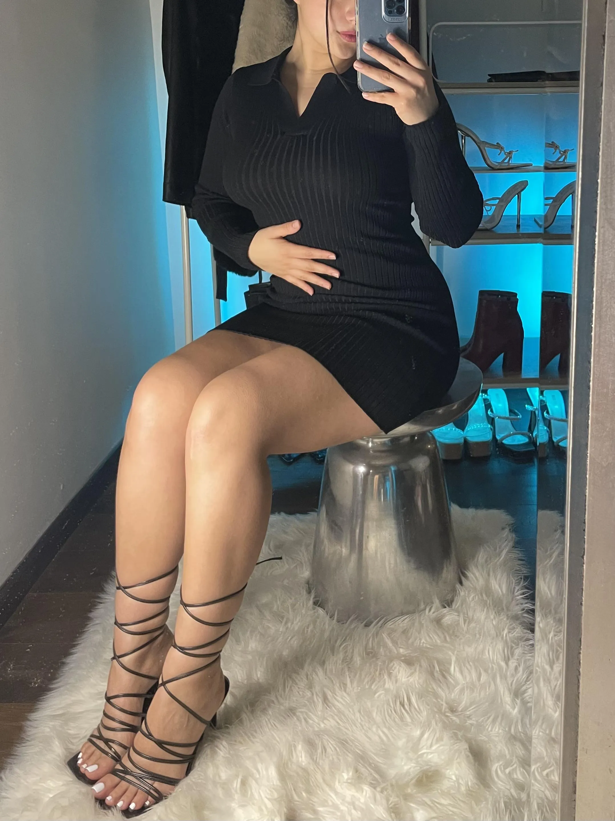 Latina goddess with white toes 🤍