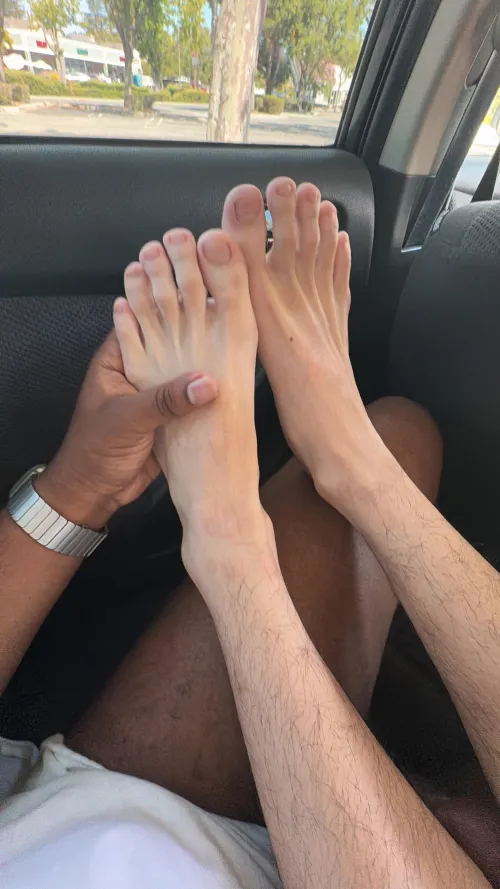 My friends cute toes in my car😈💕
