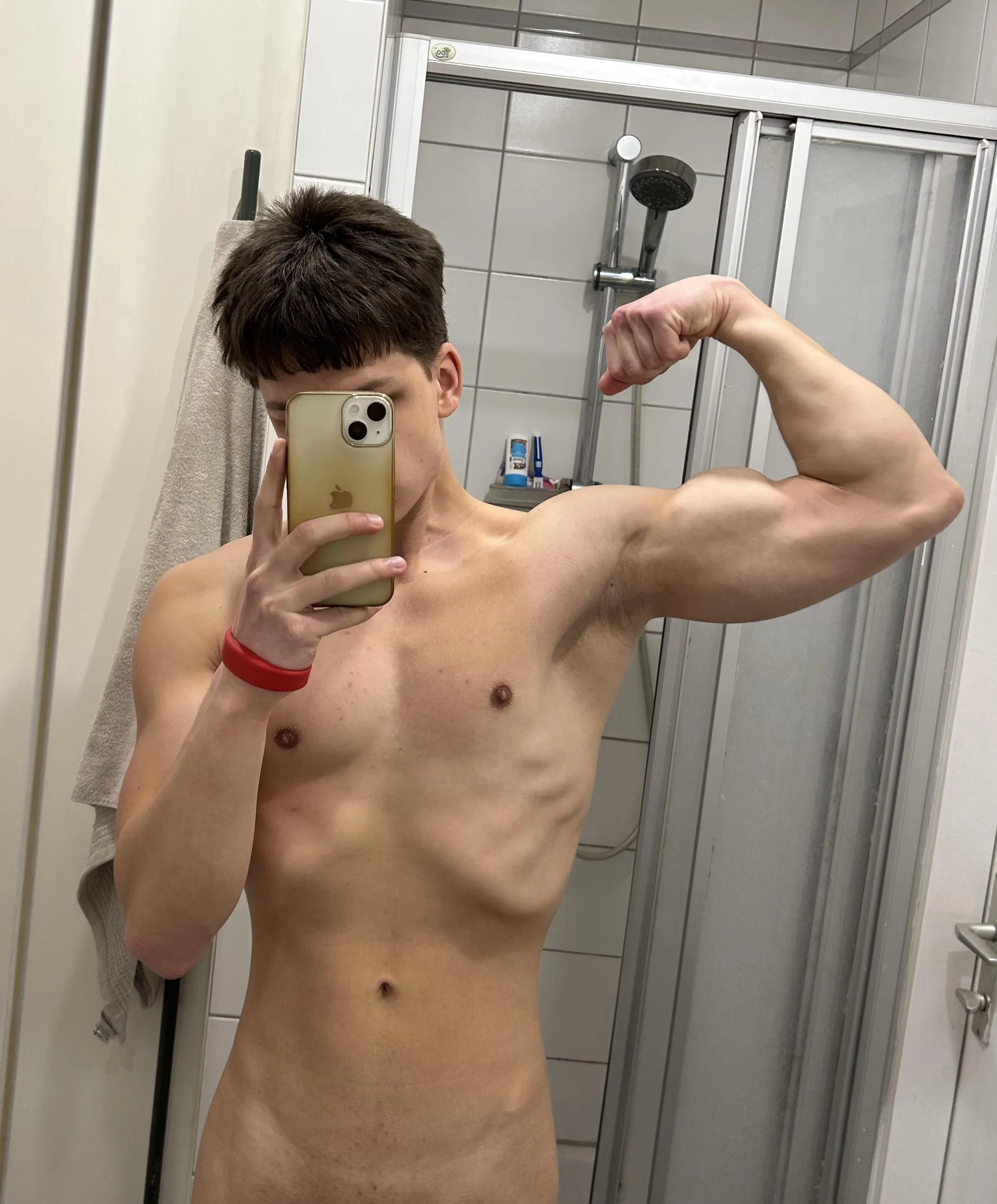 (20)Bury your face in my musky pit