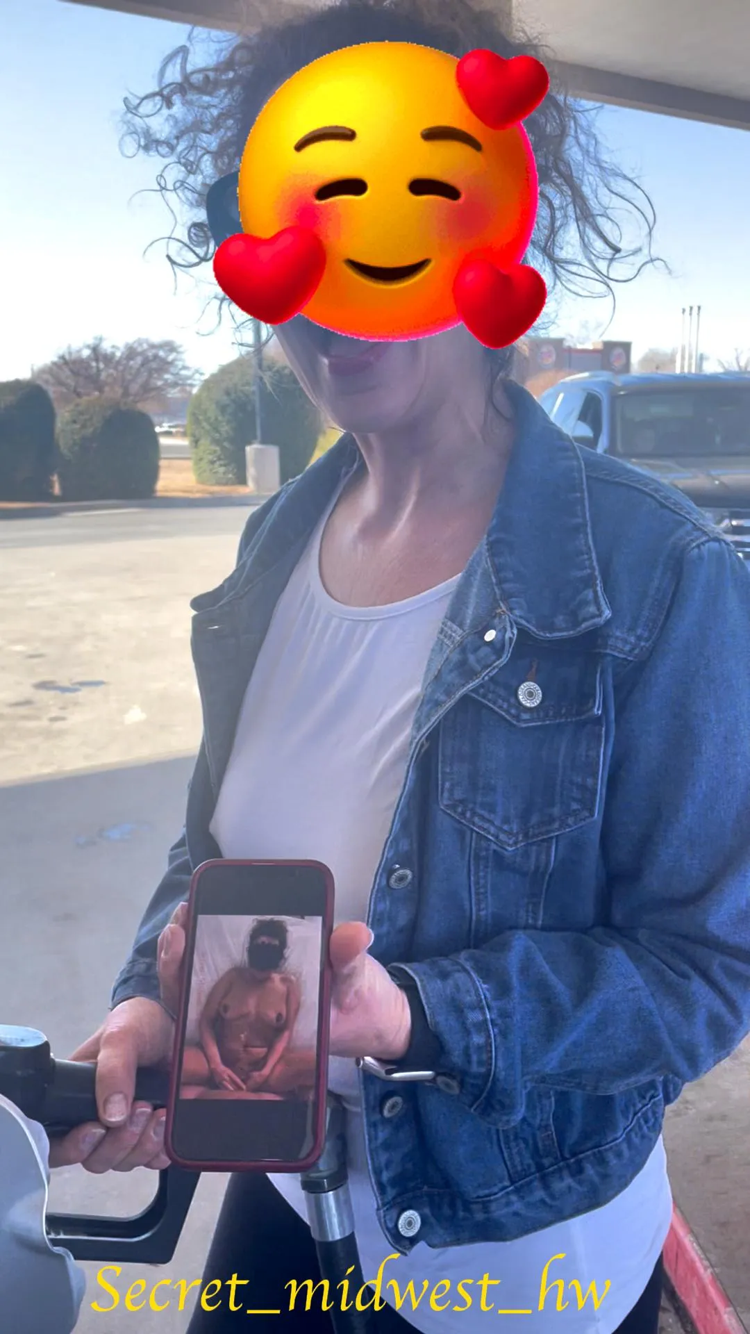 (F52) Reminded that only 30 minutes previous I was kissed, fingered, bent over and spanked, then pounded to 2 glorious orgasms, and finally hosed down with a nice load.