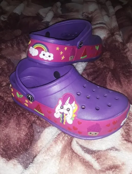 I got new shoes 🦄💜