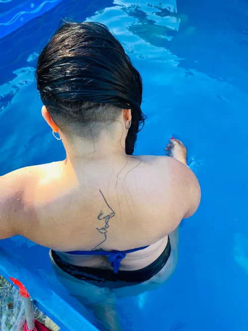 I went to the barbershop to get this cut with the little lines that peek out