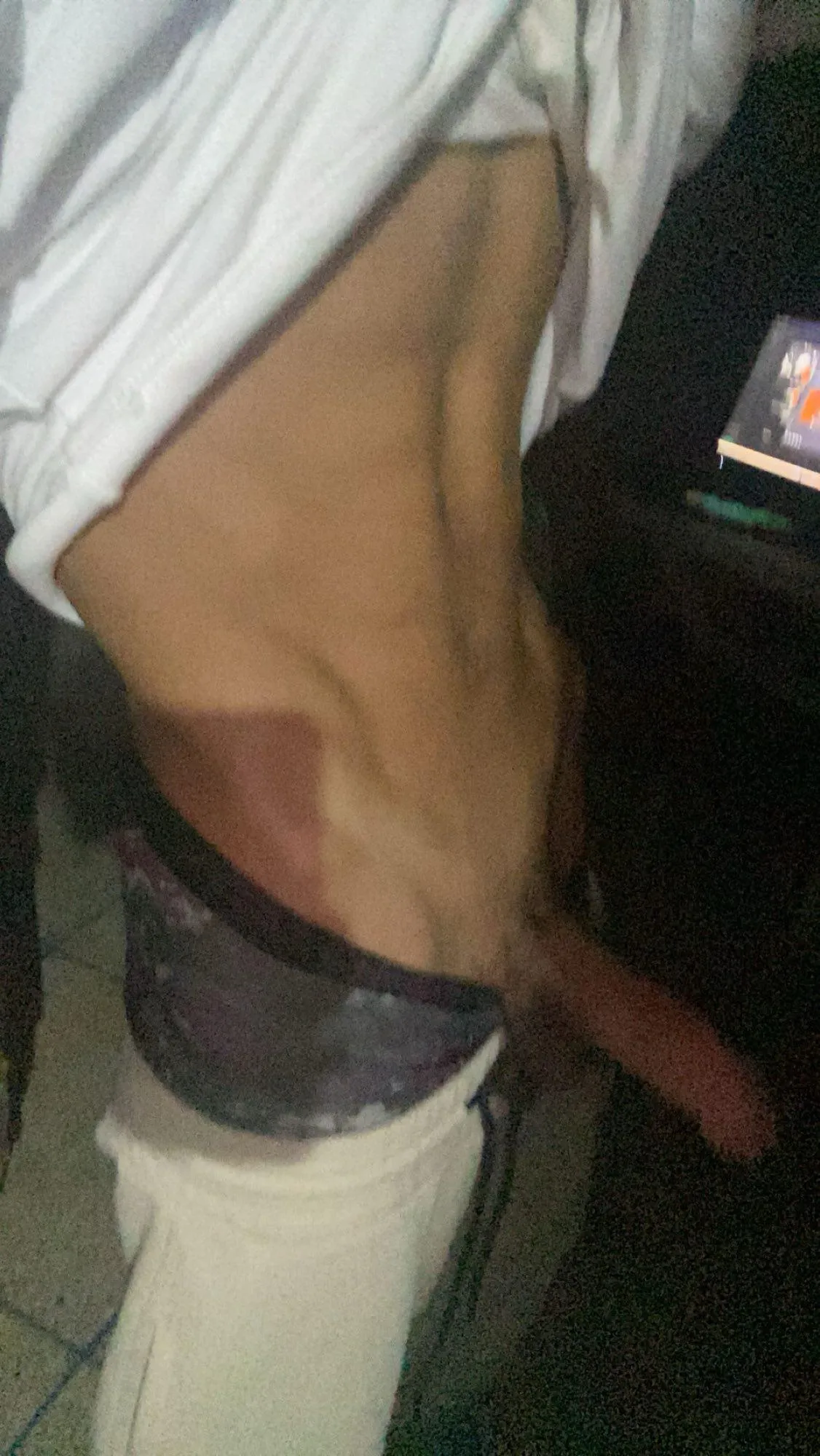 I'm into dominant guys that know how to suck ⸜(｡˃ ᵕ ˂ )⸝♡