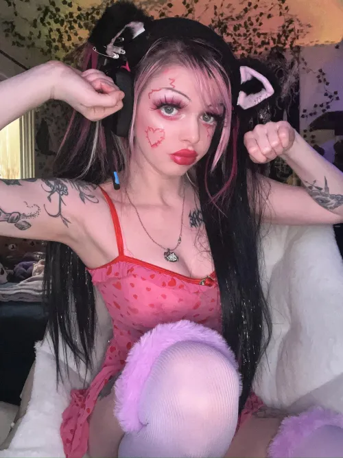 my cat ears make me feel so cuteee