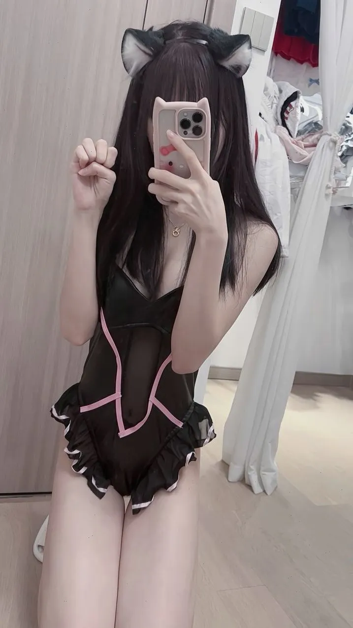 Nekochan loves pets and treats♥