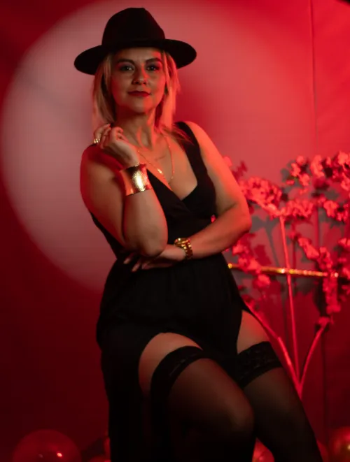 [PerlaDivaio] https://stripchat.com/PerlaDivaio/follow-me