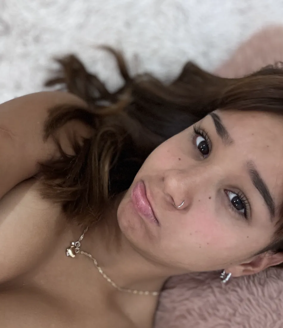 Since Reddit loves when I do my pouty face (18F)