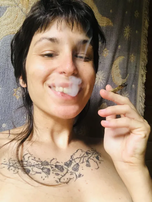 Smoke with a smile 😶‍🌫️