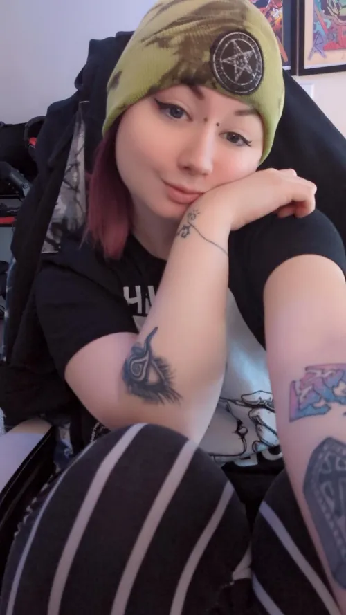 Very mild, but I really liked this selfie! [F]