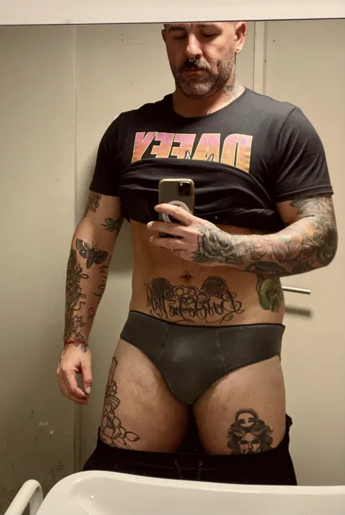 Who wanna help me to take my briefs off? Open DM