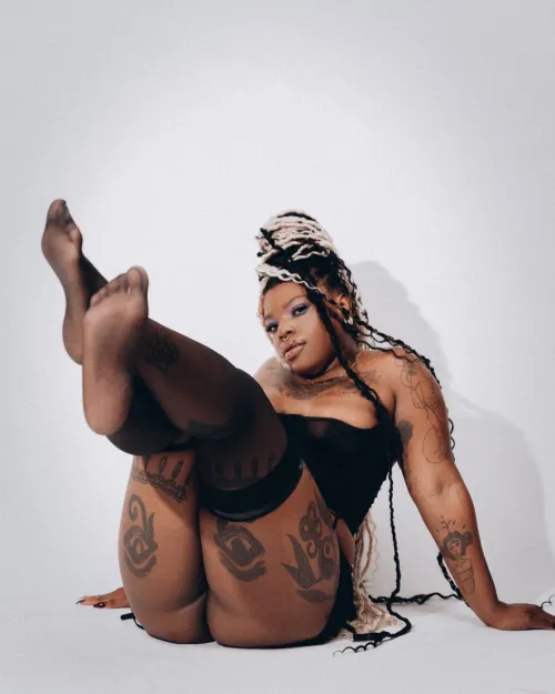 Can I make you my foot stool? 🧎🏻🪑 are you going to be a good boy for my sexy stocking soles? 🤭