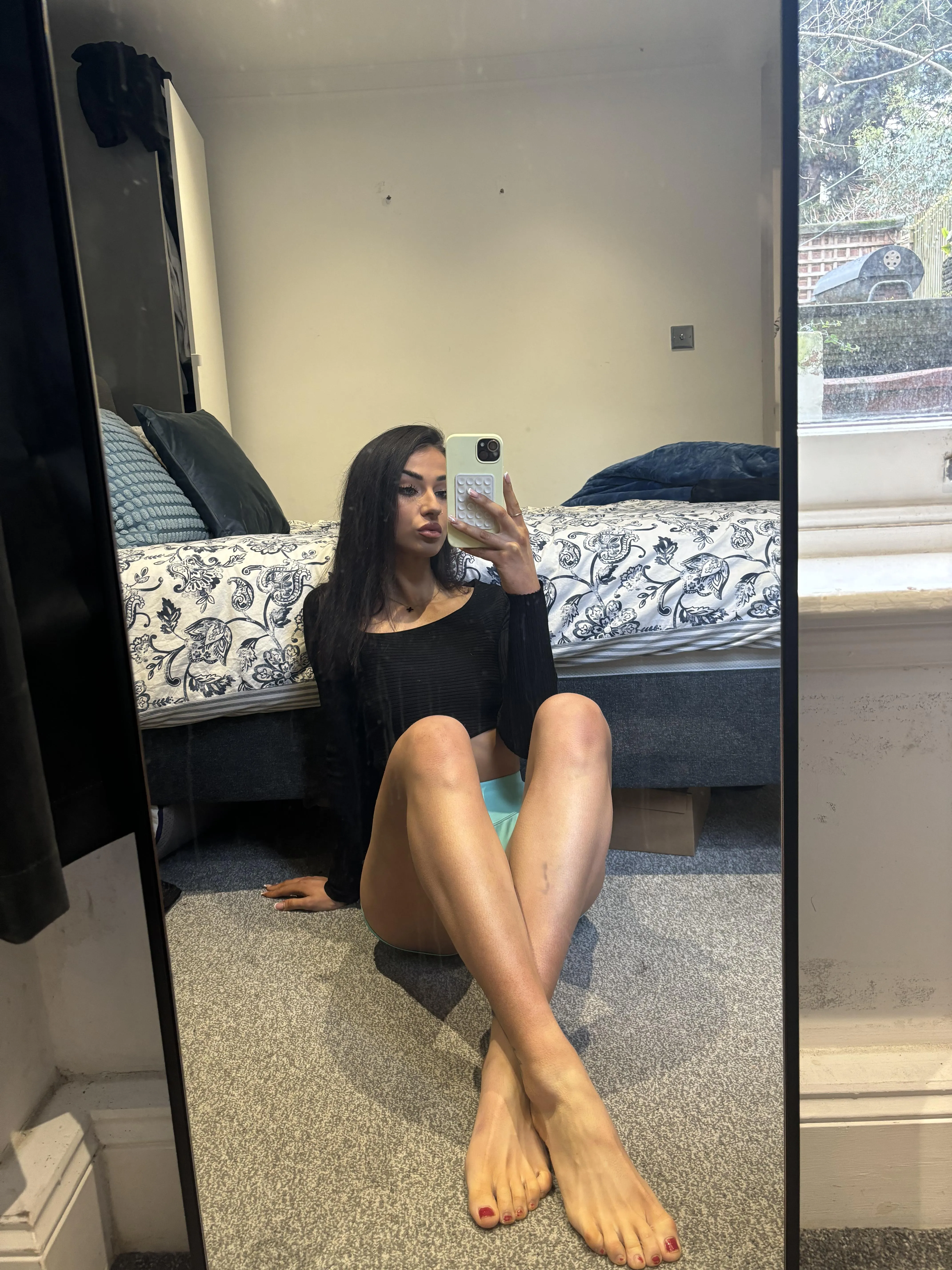 Do you like girls with big feet?