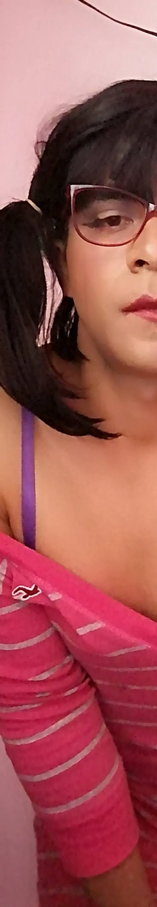 Hi amores, ya tiempo sin publicar ninguna foto. Les gstaria algun gif mio?