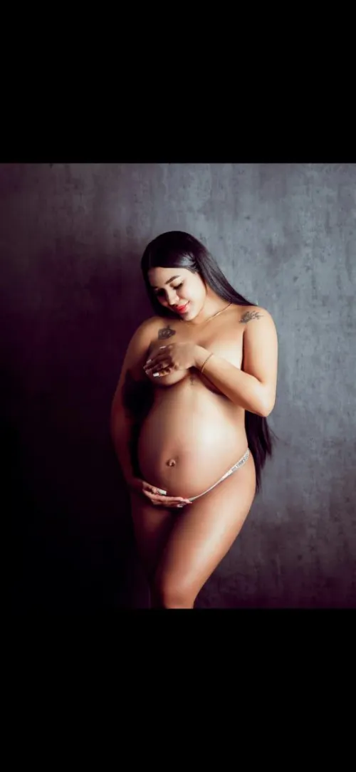 Hi, my pregnancy is already showing. Do you want to see more? 🔥