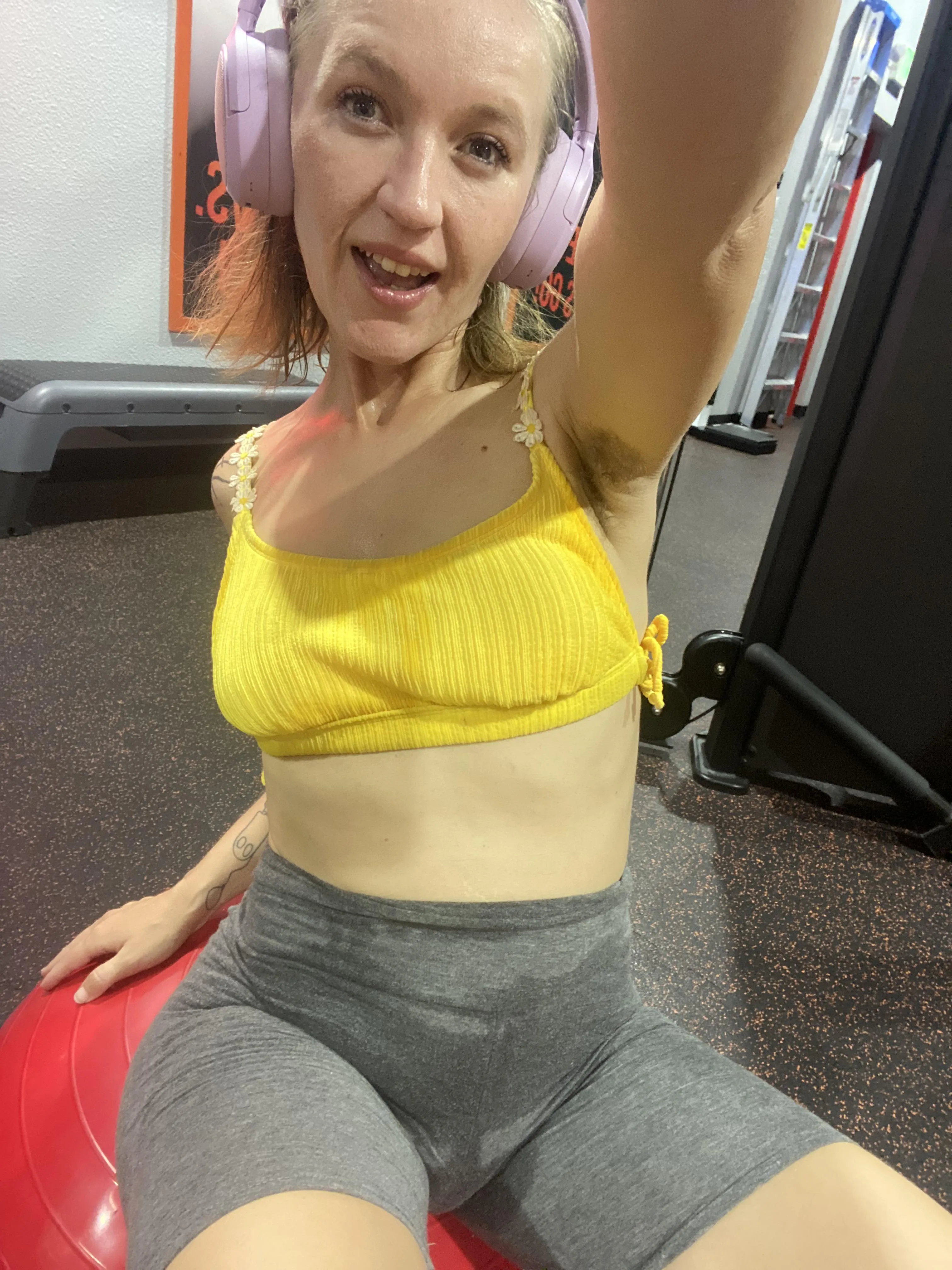 I am stinking up the gym today 😈 [p]