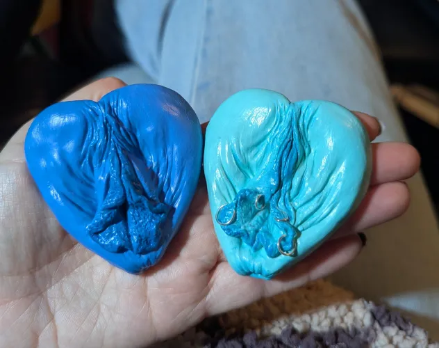 I made another couple of beautiful fridge magnets to add to the collection 😊