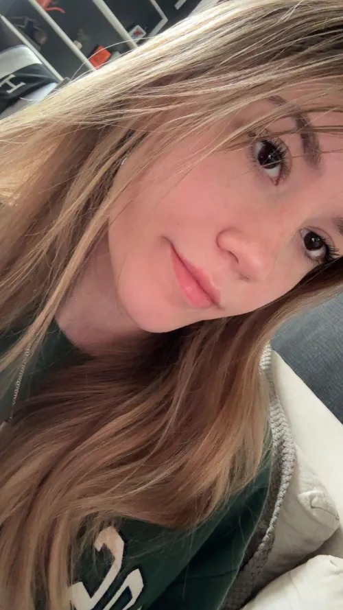 im Felicity (F18) and this is my first post here... might need someone to use my face <3