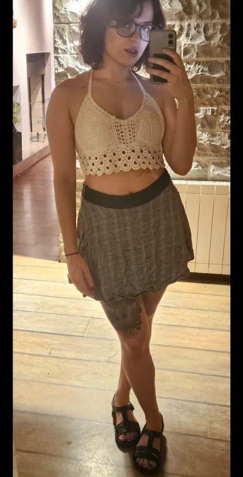 Let me be your favorite soft domme [dom] I'm around for live [cam][sext][rate][GFE] and customs [vid] ❤️ check comments for more details