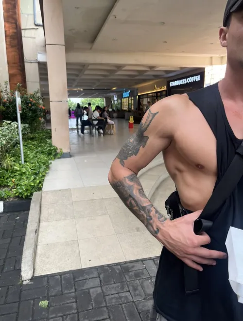 Letting my nipples say hello at the mall 😈😈❤️