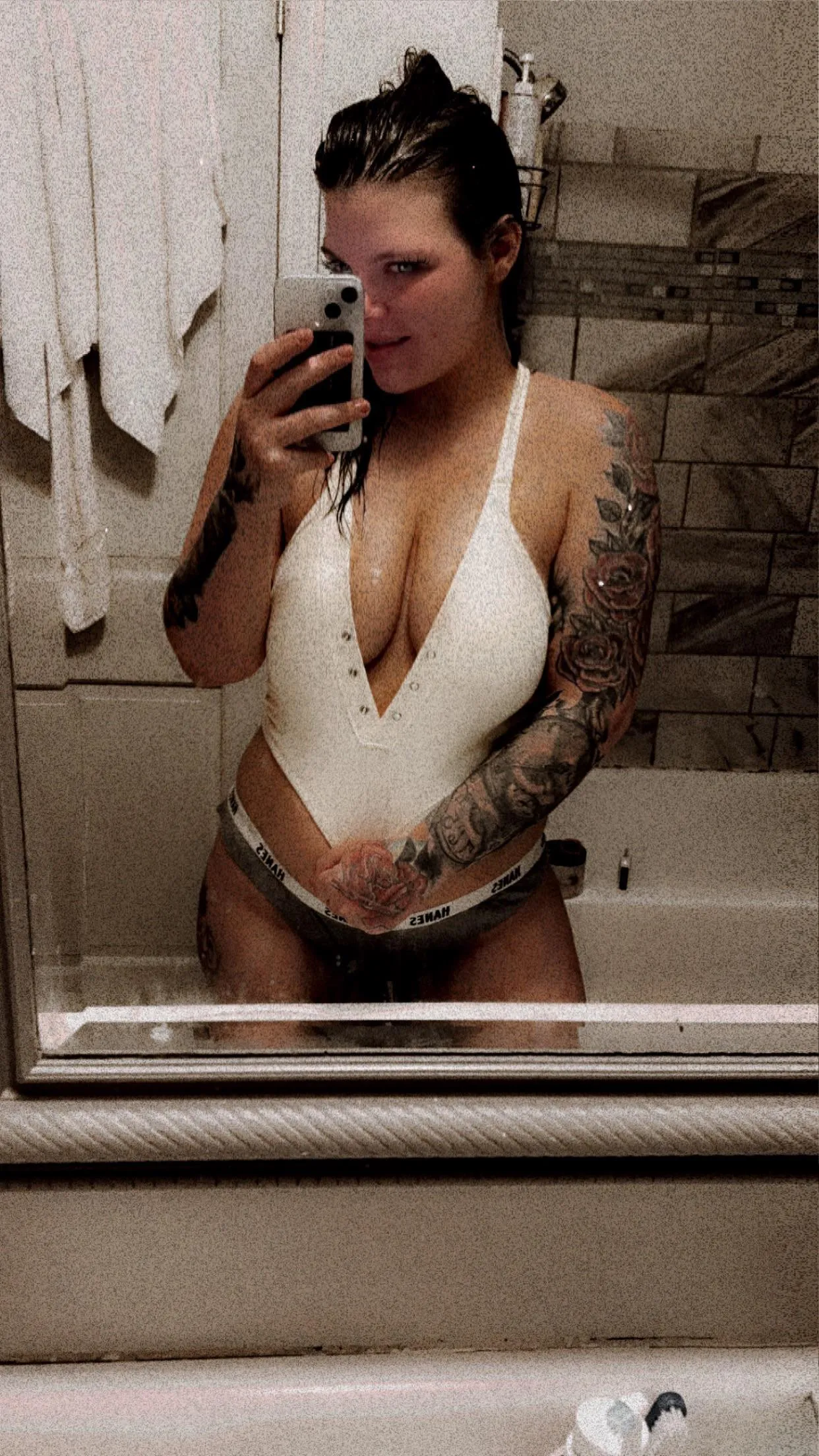 Would anyone possibly be down , to make content with me for my page? I’m looking for someone asap. Info is in bio 😄