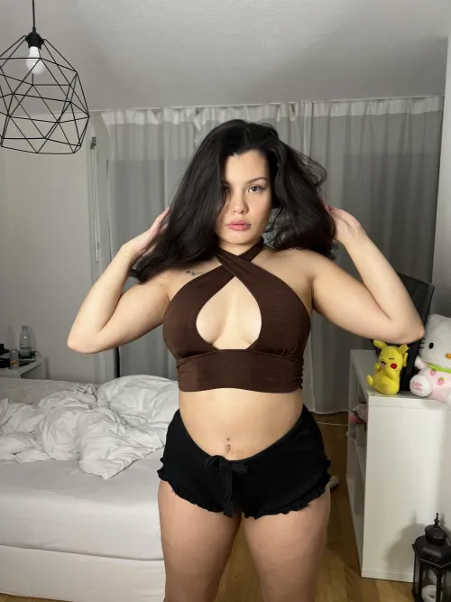 Would u fuck a 5’2 girl with multiple personalities