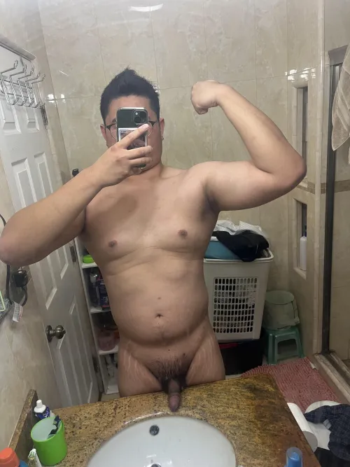 23 m usa asian beefy high and horny. Make me goon bros. Into other beefy bros or older men. Kinky+ be verbal and show face. Snap bobabarabro