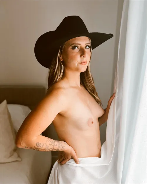 Could use a hand or two…