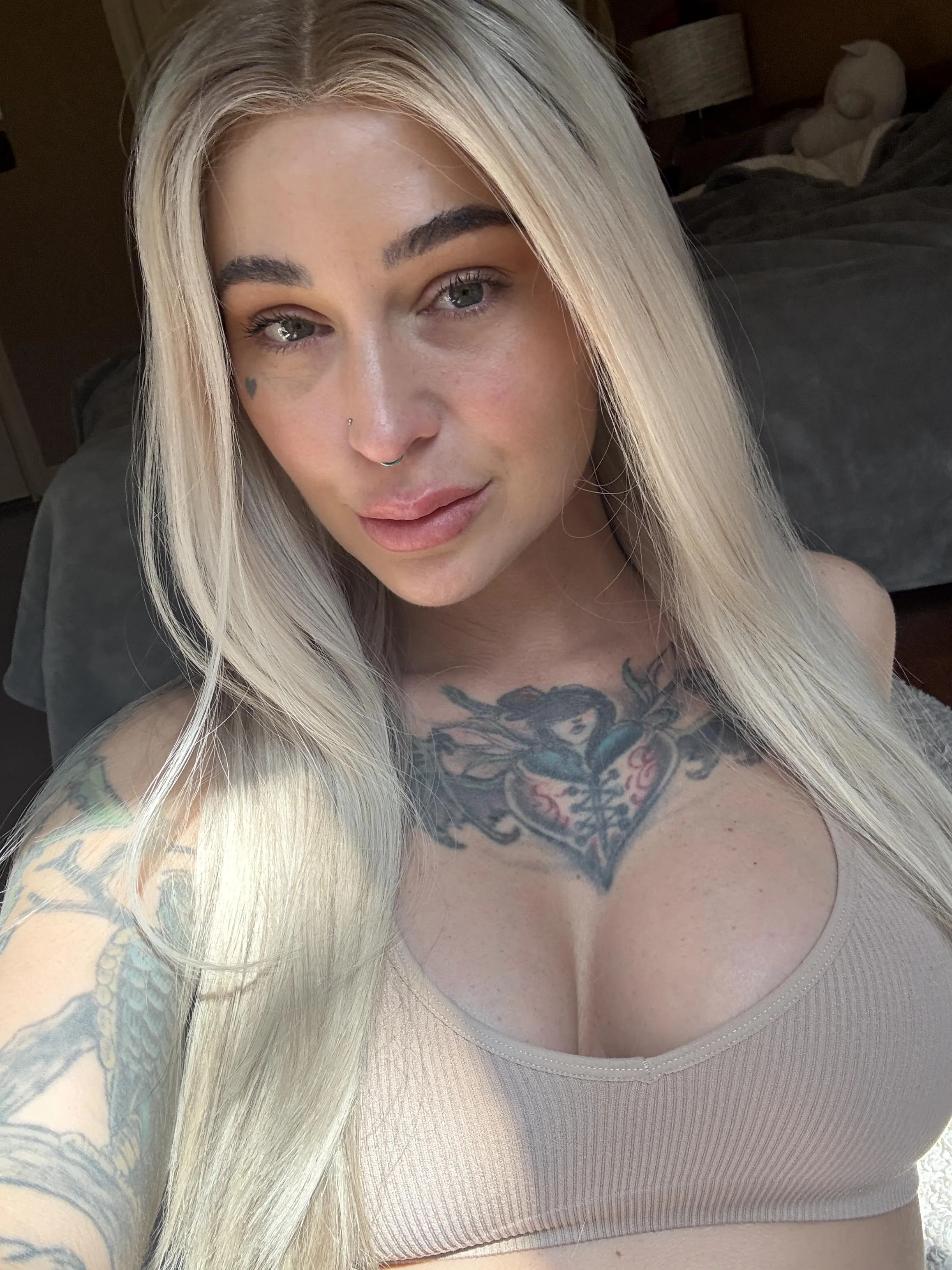 Elder alt girl checking in. Hope you like blondes!